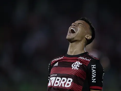[VÍDEO] Victor Hugo é 'esquecido' e titular do Fla briga com torcedor