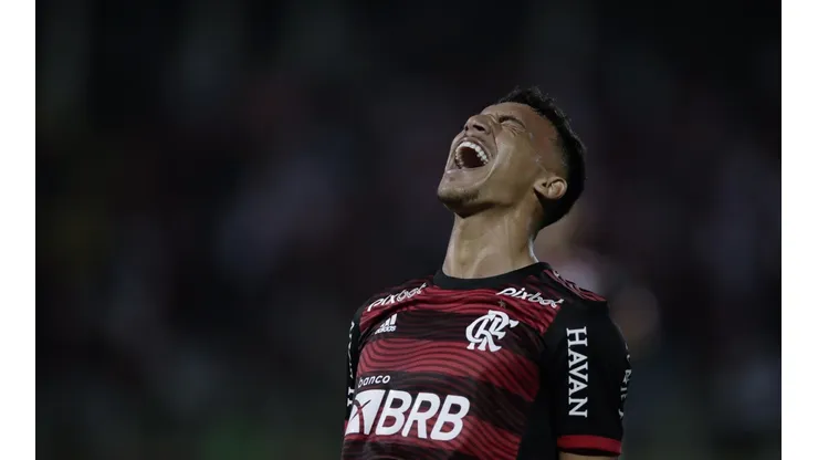 Foto: AGIF/AGIF - Victor Hugo fez gol, mas quem chamou mais a atenção pelo Flamengo ontem foi Hugo Souza após desavença com torcedor
