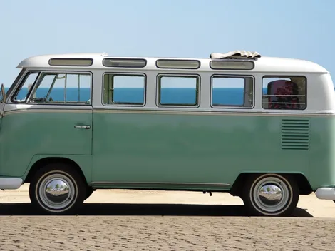 Na Alemanha, família faz demolição de casa e percebe que banheiro era uma van da década de 1950