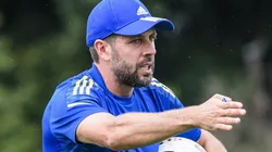 Foto: Gustavo Aleixo/Cruzeiro - Pezzolano alertou Marco Antônio mais uma vez sobre a intensidade nas partidas e revelou que meia virou volante