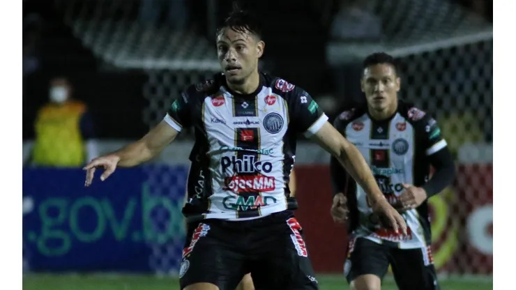 Foto: (Joao Vitor Rezende Borba/AGIF) - Leandro Vilela deixou uma vaga aberta no Operário Ferroviário após se transferir para o Guarani
