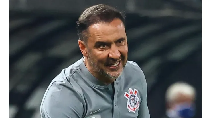 Foto: Marcello Zambrana/AGIF - Vítor Pereira vem analisando as opções do elenco.