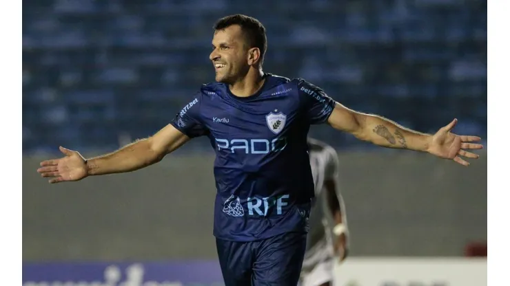 Foto: (Flickr Oficial Londrina/Ricardo Chicarelli/Londrina EC.) - Eltinho é uma das novidades do Londrina para o primeiro jogo das quartas de final do Paranaense