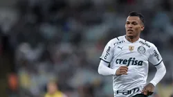 Thiago Ribeiro/AGIF. Com vínculo até 2026, Veron aproveita boa fase para ter mais oportunidades na equipe titular de Abel Ferreira.
