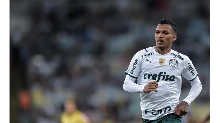Thiago Ribeiro/AGIF. Com vínculo até 2026, Veron aproveita boa fase para ter mais oportunidades na equipe titular de Abel Ferreira.