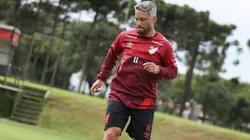 Marlos em treino do Athletico — Foto: José Tramontin/Athletico