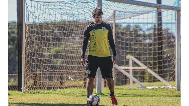 Felipe Fachini/FC Cascavel. Conhecidos no campo, Neto reconhece trabalho de Tcheco sob o comando da Serpente do Paraná.