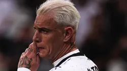 - Guedes com a camisa do Corinthians