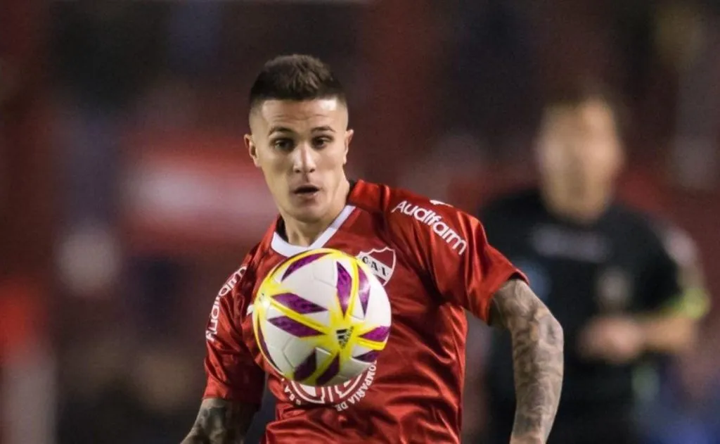 Bustos foi revelado pelo Independiente, da Argentina - Foto: TF-Images/Getty Images.