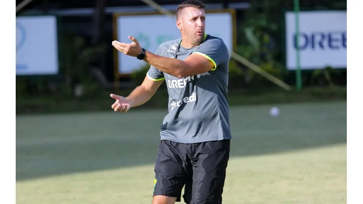 Eduardo Oliveira deve promover mudanças no Cuiabá (Foto: AssCom Dourado)