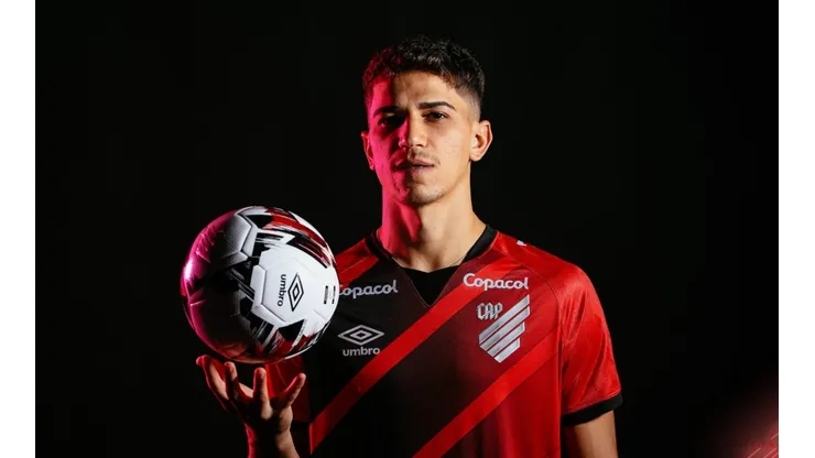 José Tramontin/Athletico-PR - Vitor Bueno desabafa sobre ex-clube