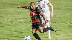 Foto: Paulo Paiva/AGIF - Felipinho foi o autor do único gol do Campinense na temporada