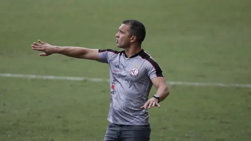 Foto: Guilherme Drovas/AGIF - Ranielle Ribeiro, treinador do Campinense