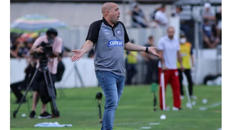 Foto: Joao Vitor Rezende Borba/AGIF - Ricardo Catalá pediu paciência para colocar outros jogadores da base
