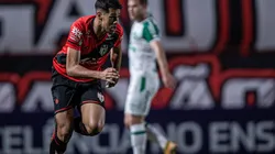 Oliveira pediu para sair do Atlético-GO (Foto: Heber Gomes/AGIF)