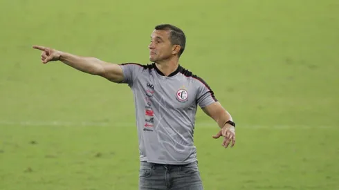 Foto: Guilherme Drovas/AGIF - Ranielle Ribeiro, treinador do Campinense