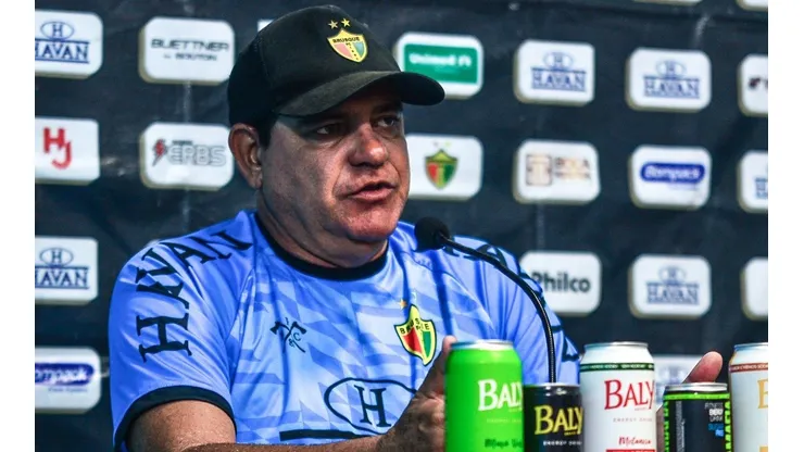 Foto: (Twitter Oficial Brusque/@opequenopassaro/Divulgação) - Waguinho Dias concedeu entrevista coletiva no Brusque nesta quarta (26)