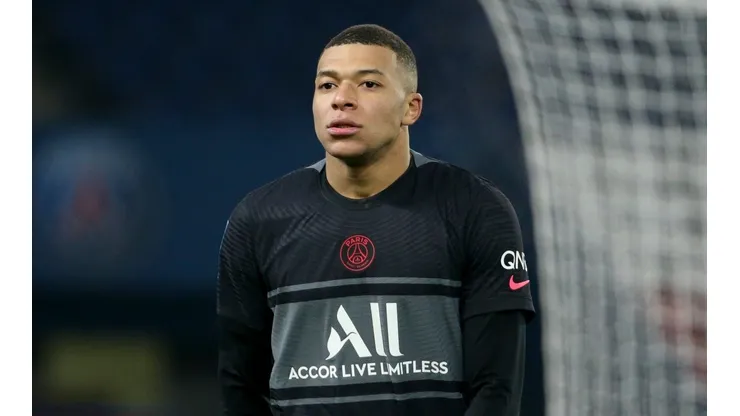 Mbappé está com o contrato próximo do fim no PSG; atacante ainda não decidiu futuro