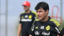 Foto: (Site Oficial Internacional/Ricardo Duarte) - Alexander Medina, técnico do Internacional, deve ganhar um reforço de peso