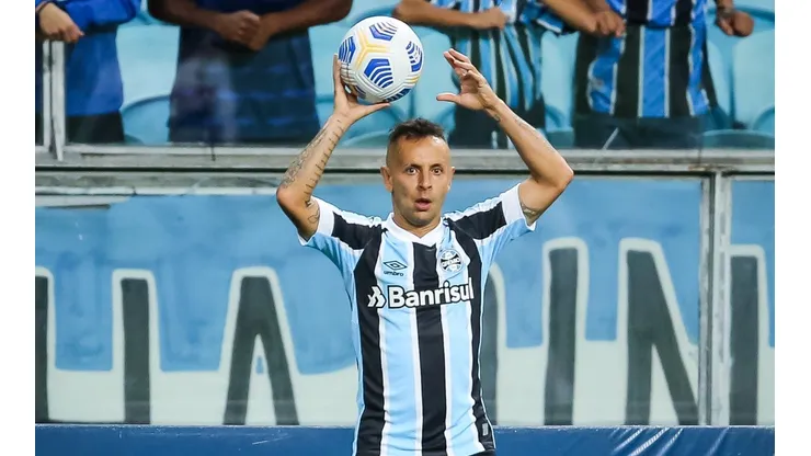 Rafinha puxa a fila de jogadores que deixaram o Grêmio ao fim da temporada 2021