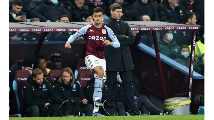 Coutinho começou a partida no banco, mas entrou e foi decisivo para o Aston Villa em sua estreia pelo clube