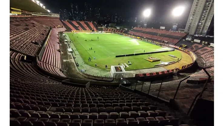Foto: (Rafael Vieira/AGIF) - A Ilha do Retiro está passando por mudanças de revitalização, e a torcida do Sport está ajudando