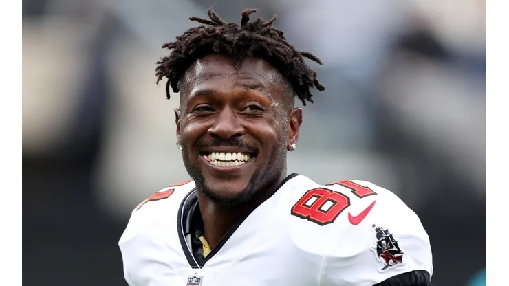 Antonio Brown deixou o campo no meio da partida e foi dispensado pelos Buccaneers no último domingo (Getty Images)