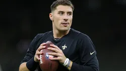 Ian Book fará a sua estreia como profissional na NFL (Getty Images)