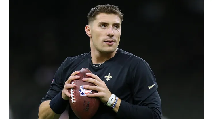 Ian Book fará a sua estreia como profissional na NFL (Getty Images)