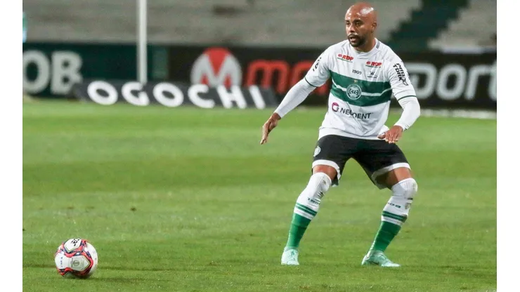 Romário defendeu o Coritiba em 2021 e alcançou seu 4º acesso à Série A na carreira