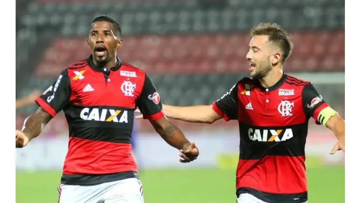 Foto: Gilvan de Souza/Flamengo - Rodinei (à esq.) interessa a Ceni para o São Paulo em 2022