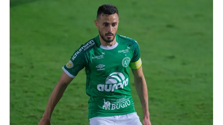 Pensando na temporada de 2022, Chapecoense começa reformulação do elenco e rescinde contrato com volante