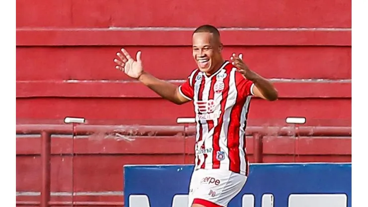 Foto: Foto: Paulo Paiva/AGIF | Caio chegou ao Náutico em agosto deste ano