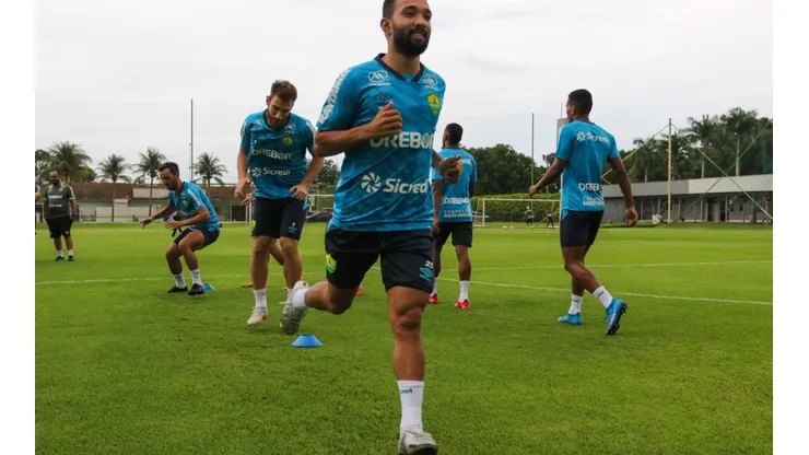 Clayson retorna ao Cuiabá após cumprir suspensão (Foto: AssCom Dourado)