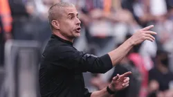 Sylvinho ainda não conta com Willian 100% (Foto: Ettore Chiereguini/AGIF)