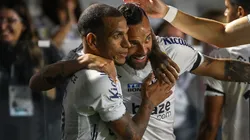 SP - SANTOS - 15/07/2024 - BRASILEIRO B 2024, SANTOS X ITUANO - Guilherme jogador do Santos comemora seu gol com Otero jogador da sua equipe durante partida contra o Ituano no estadio Vila Belmiro pelo campeonato Brasileiro B 2024. Foto: Reinaldo Campos/AGIF