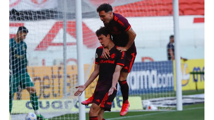 Rodrigo Dourado comemorando seu gol. (Foto: Maxi Franzoi/AGIF)
