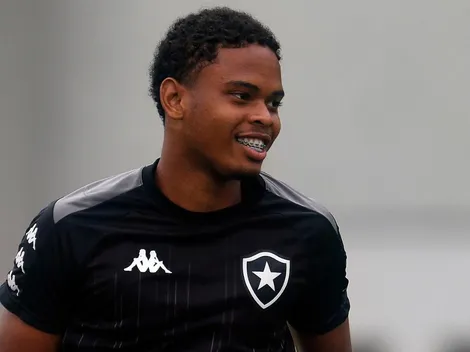 Lucas Mezenga aciona a Justiça Trabalhista e pede rescisão com o Botafogo; zagueiro tem proposta árabe
