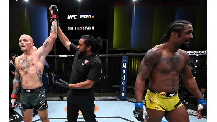 Anthony Smith faturou o combate no primeiro round por estrangulamento | Crédito: Getty Images