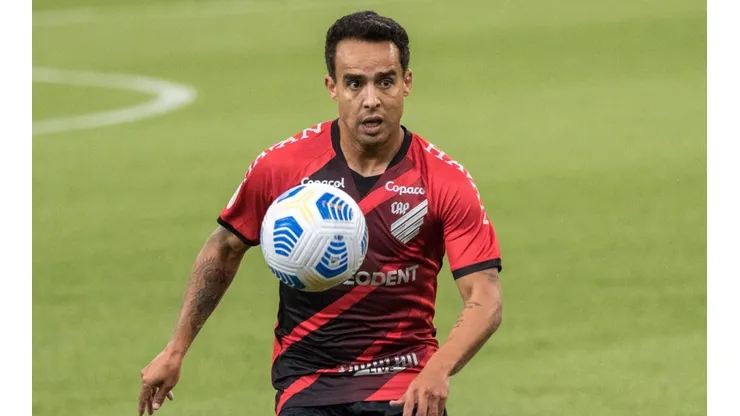 Athletico decide que Jadson não faz mais parte dos planos (Foto: Robson Mafra/AGIF)