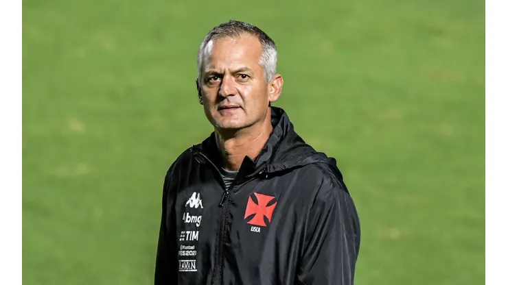 Lisca está preocupado com o setor defensivo do Vasco