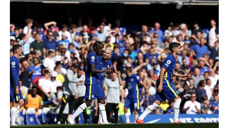 Torcedores do Chelsea durante jogo entre Chelsea e Crystal Palace, em Stanford Bridge (Getty Images)