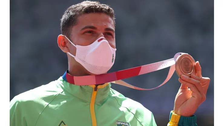 Thiago Braz ao conquistar o bronze. (Foto: Getty Images)