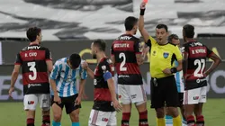 Rodrigo Caio foi expulso na última Libertadores que o Flamengo disputou (Foto: Getty Images)