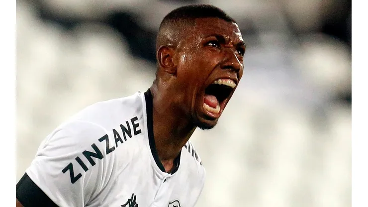 Bota tem valor mínimo para negociar Kanu – Foto: Flickr Oficial Botafogo de Futebol e Regatas – autor: Vitor Silva