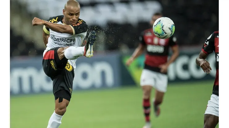 Esposa de Patric testa positivo para Covid-19 e Louzer perde lateral contra Palmeiras; DM estima prazo para retorno