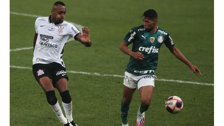 Palmeiras e Corinthians, em campo pelo Campeonato Paulista (Foto: Ettore Chiereguini/AGIF)