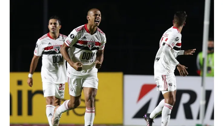 Bruno Alves faz o gol 300 do São Paulo na Copa Libertadores. (Foto: Getty Images)