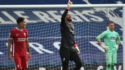 Alisson marcou nos acréscimos o gol da vitória do Liverpool sobre o West Bromwich (Foto: Getty Images)