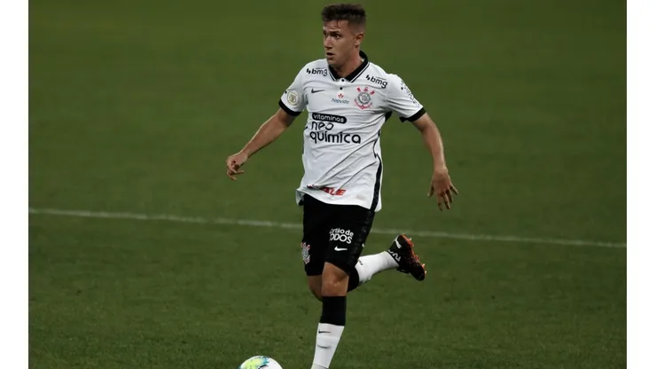 Lucas Piton marcou o segundo gol do Corinthians sobre o Santos (Foto: Ettore Chiereguini/AGIF)